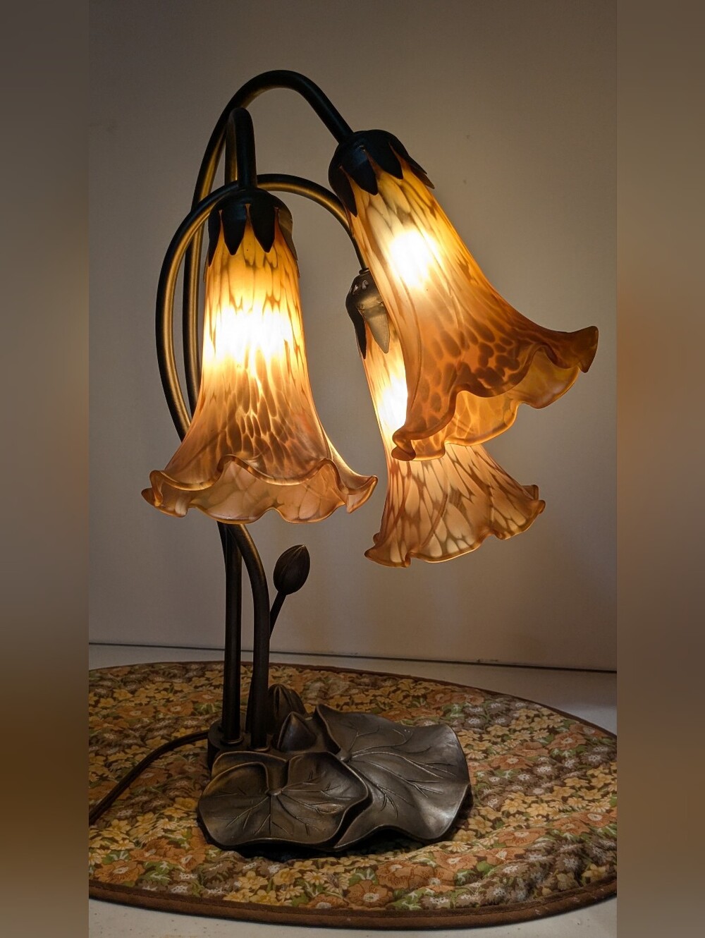 Tiffany Style Lighting Pond Lily 3 Light Table Lamp Amber &bronze